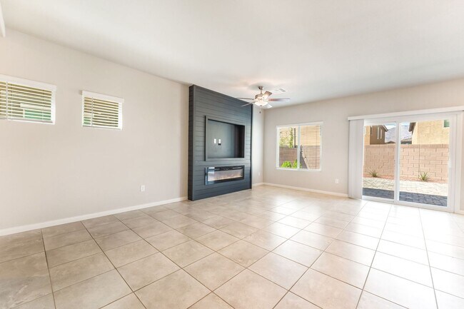 Foto del edificio - Modern Gated Home with Spacious Loft!