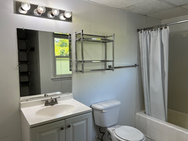 Foto del edificio - 222 Douglas Ave