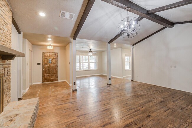 Foto del edificio - 5303 Shady Oak Cir