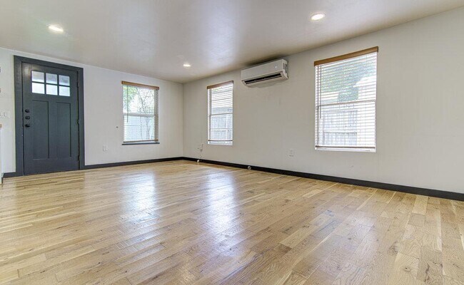Foto del edificio - 1711 Brentwood St