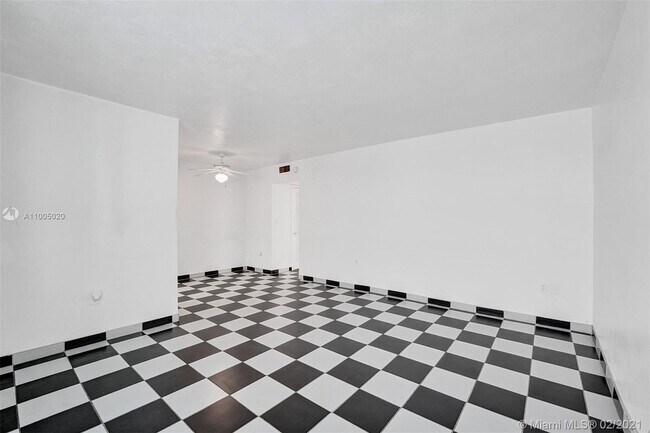Building Photo - 701 Collins Ave