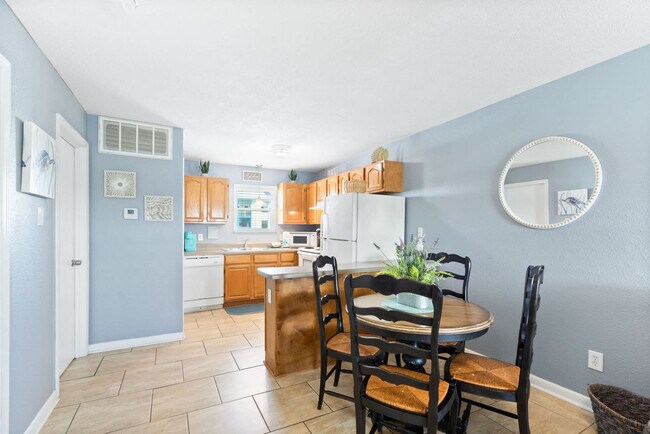 Foto del edificio - 1159 W Beach Blvd