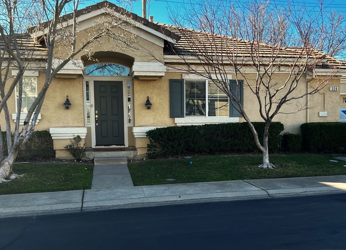 Primary Photo - 220 Marsalla Dr
