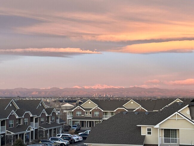 Foto del edificio - 1 bed 1 bath w/ Beautiful Mountain views!