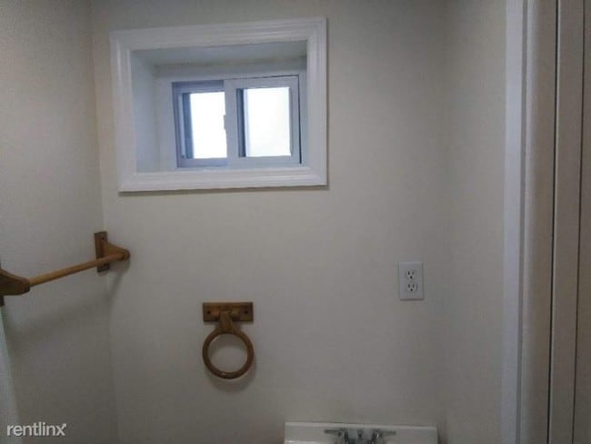 Building Photo - 2 br, 1 bath Apartment - 4091 42nd Ave N.