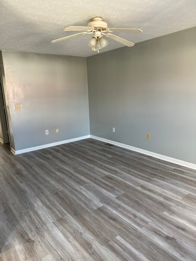 Foto del edificio - 25 Magnolia Dr