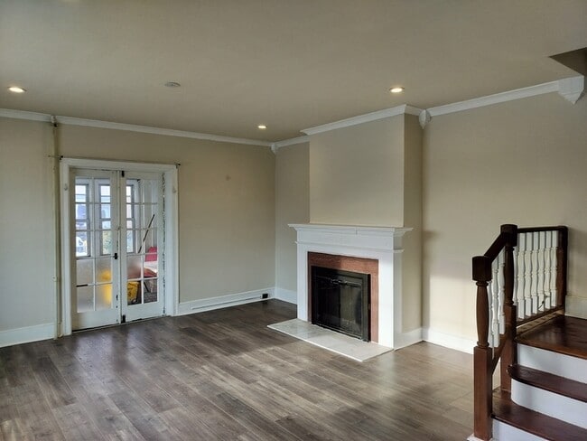 Building Photo - 32 Newell Ave