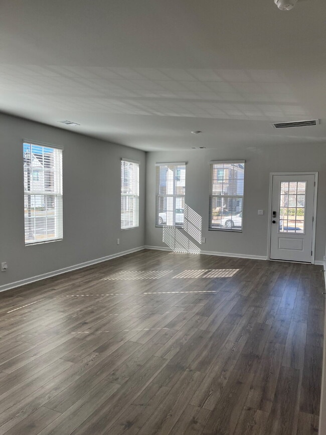 Building Photo - 453 Augustine Dr