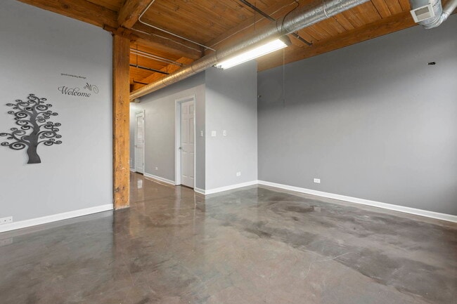Building Photo - 632 Congdon Ave