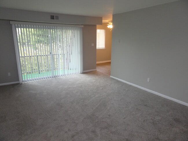 Building Photo - 44 Courtside Dr