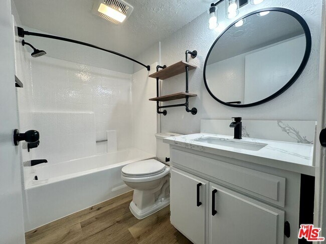 Foto del edificio - 5240 Whitsett Ave