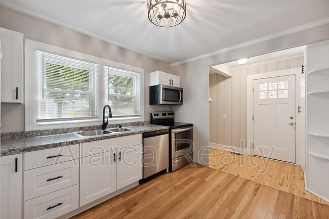 Foto del edificio - 1027 Briarhill Rd