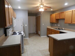 Building Photo - 22605 Hollow Oak Ln