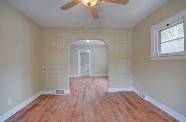 Foto del edificio - 1318 N Prairie Ave