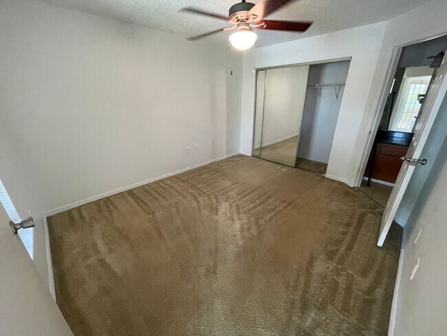 Foto del edificio - 409 Fountainhead Cir