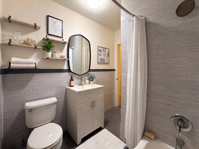 Building Photo - Olympic Duplex