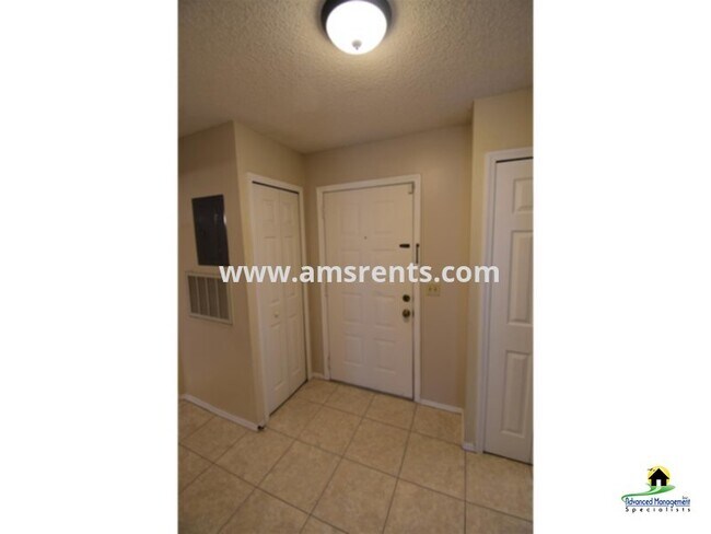 Building Photo - 3/2 Villa For Rent In Silver Park ~ Cerami...