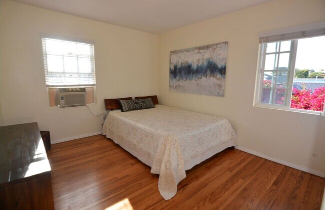 Building Photo - Kensington Quiet well managed 4 unit prope...