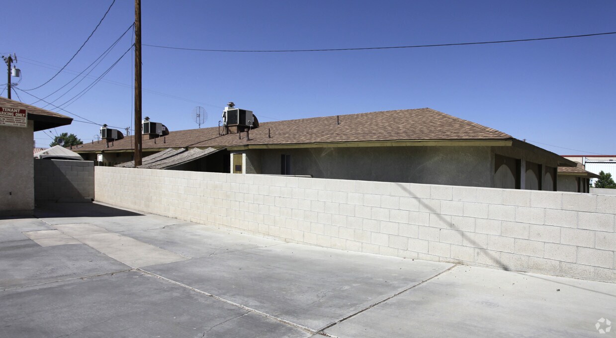 Building Photo - 15564 Bear Valley Rd