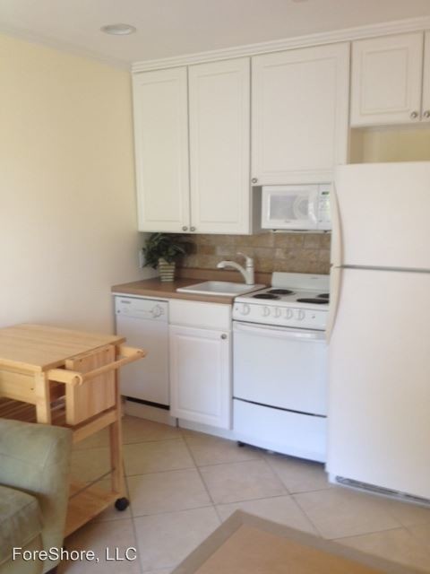 Building Photo - 23 S Forest Beach Dr