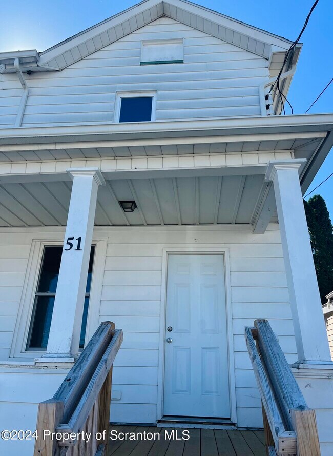 Building Photo - 51 Oak St