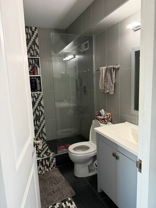 Foto del edificio - 3440 N Lake Shore Dr