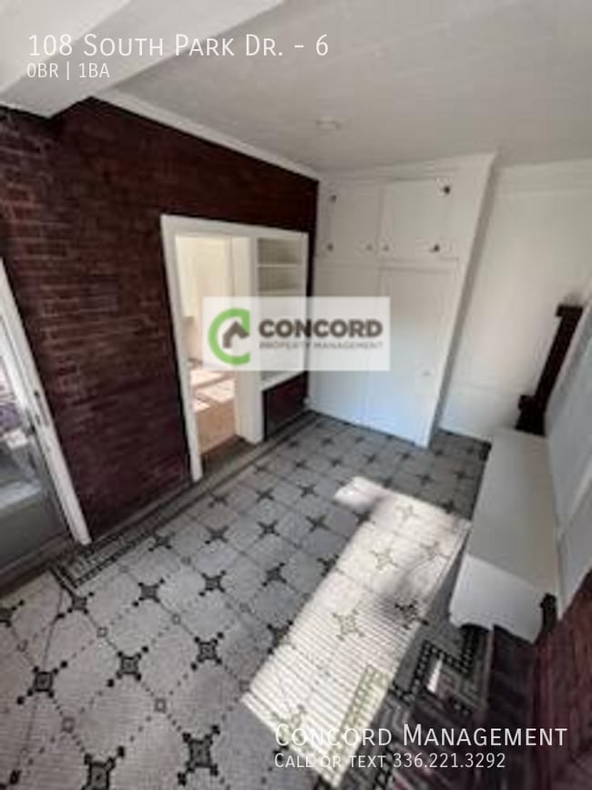 Building Photo - 108 S Park Dr