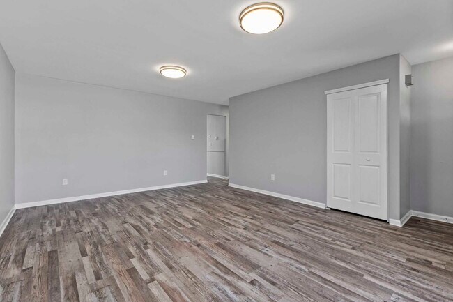 Building Photo - 500 NY-299