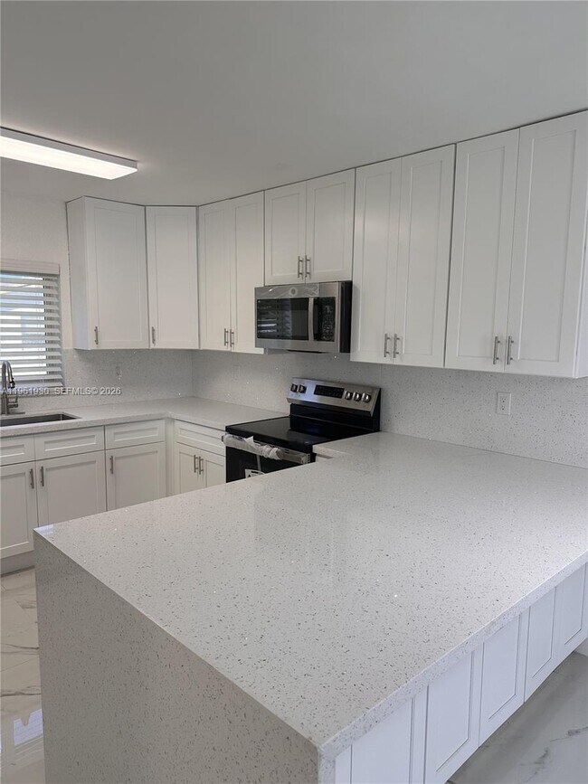 Foto del edificio - 6591 SW 46th St