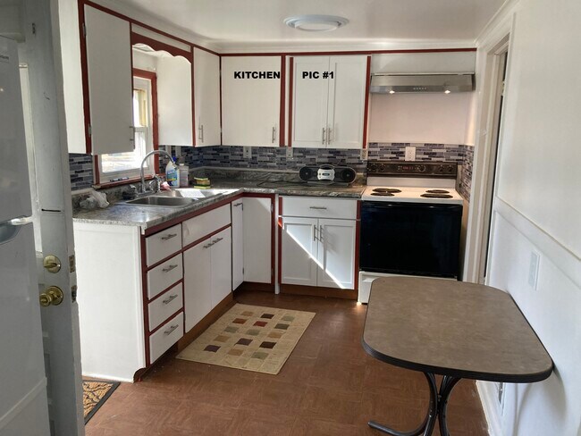 Cocina 14 x 8 - 1589 N Saginaw St