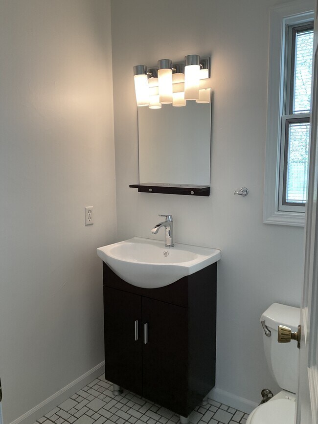 Building Photo - 3715 Marigold Dr