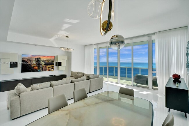 Foto del edificio - 15811 Collins Ave