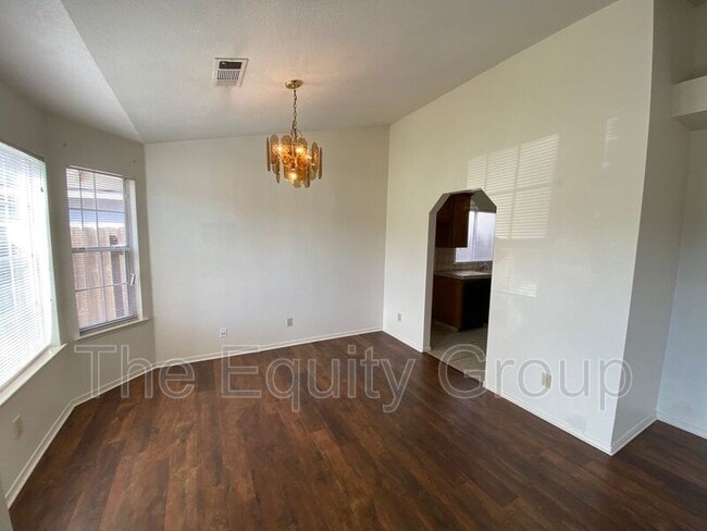 Foto del edificio - 5936 W Oak Ave