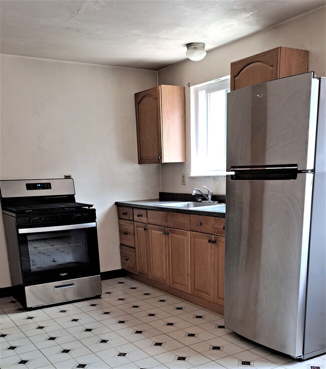 Kitchen with stainless appliances - 400 Brierly Ln (West Mifflin, PA) Townhome