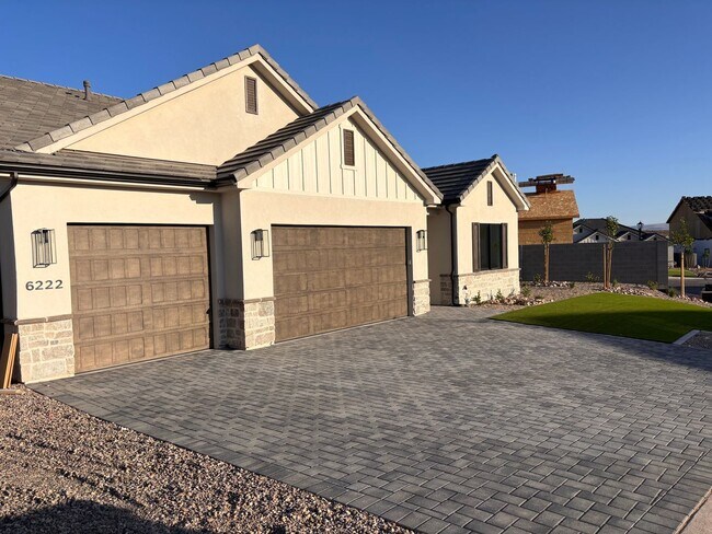 Building Photo - Brand New 4 bed 3 bath home in Desert Canyons
