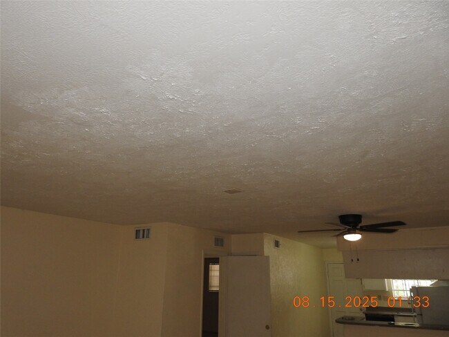 Foto del edificio - 6305 Westward St