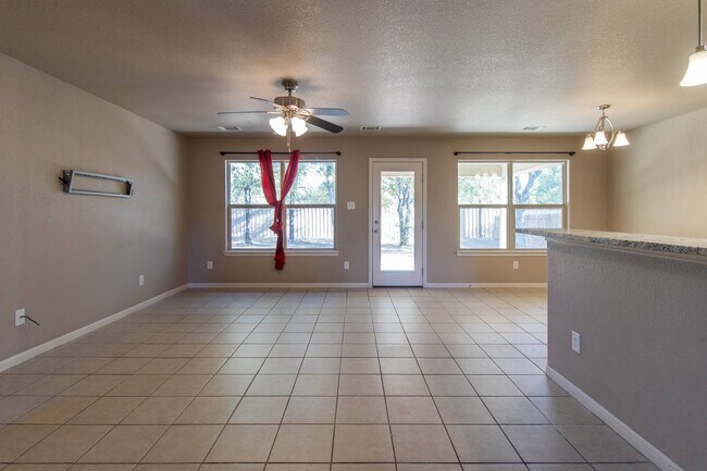 Foto del edificio - 1614 Shady Ln