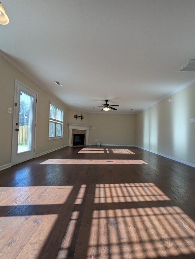 Foto del edificio - 1533 Yarnell Station Blvd