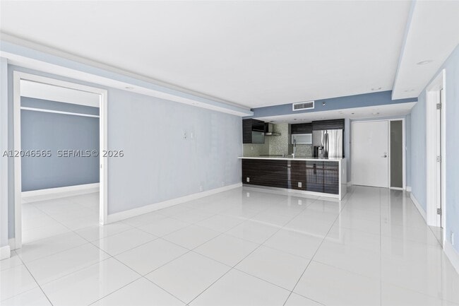 Building Photo - 7601 E Treasure Dr