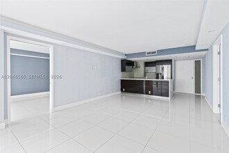 Building Photo - 7601 E Treasure Dr