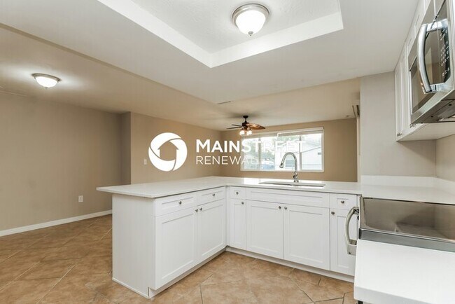 Building Photo - 3 Bedroom Pet-Friendly Home in New Port Ri...