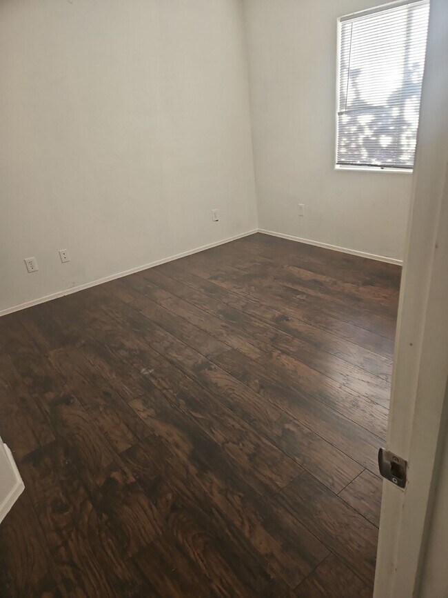 Building Photo - 3378 Iroquois Dr