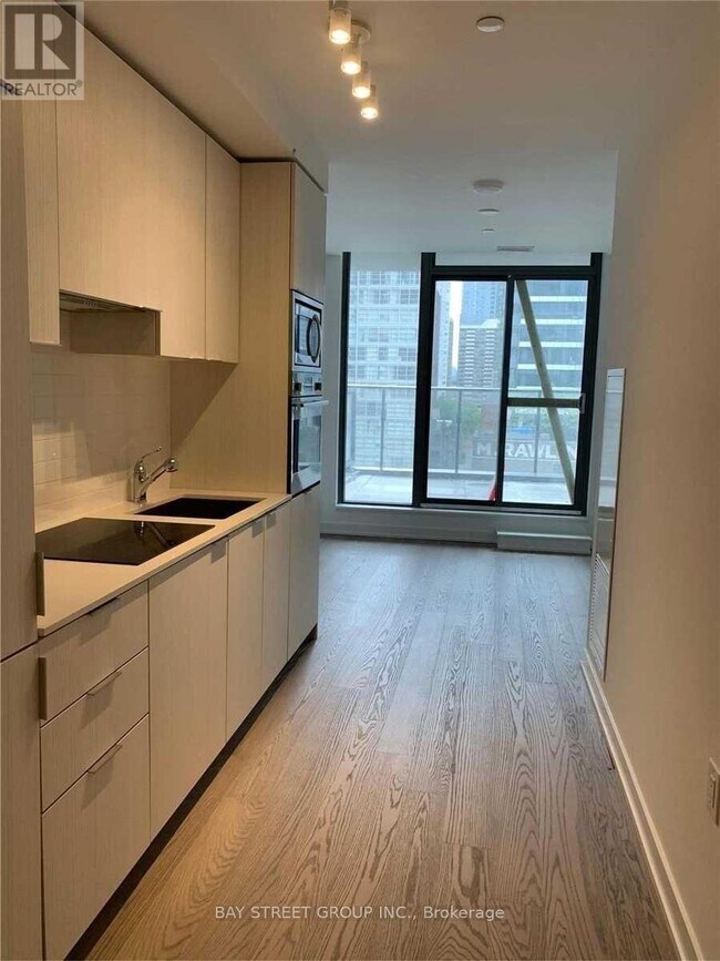 Photo du bâtiment - 11 Wellesley St W