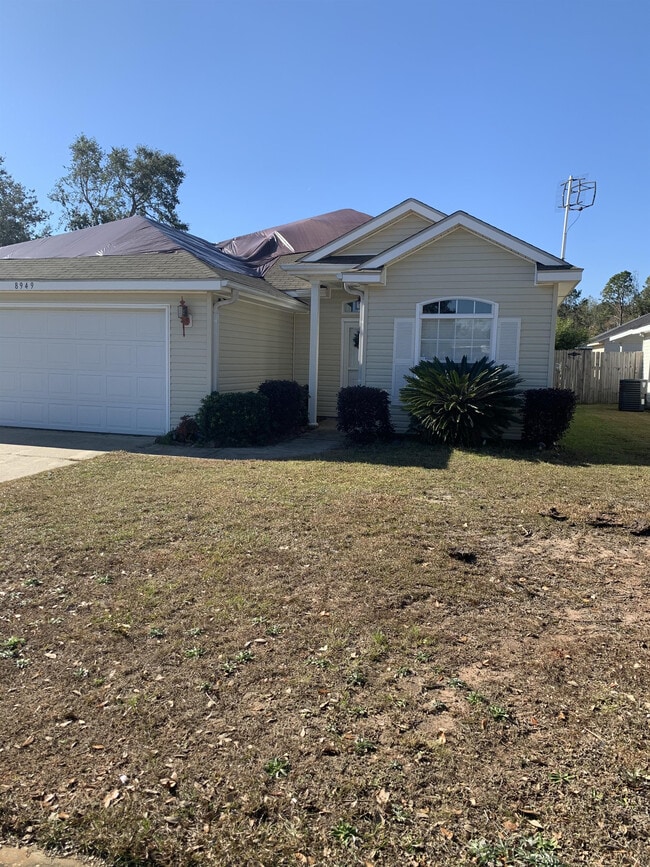 Building Photo - 8949 Camelot Pl