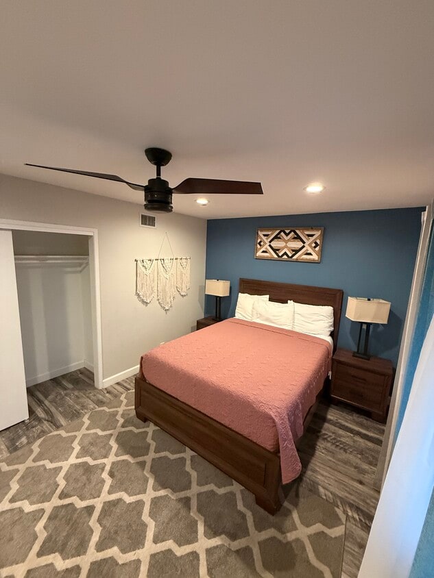 Foto del edificio - 1243 E Adams Ave