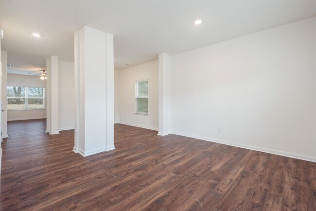 Foto del edificio - 4734 Willow Bluff Cir