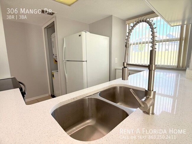 Building Photo - 306 Mango Dr