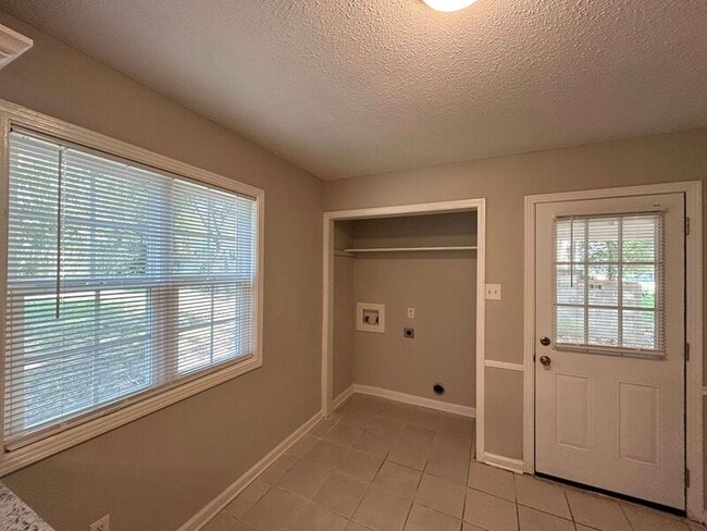 Building Photo - 8614 Bunker Hill Dr