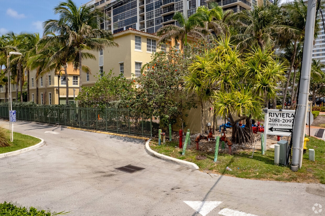 Building Photo - Riveria Apartments
