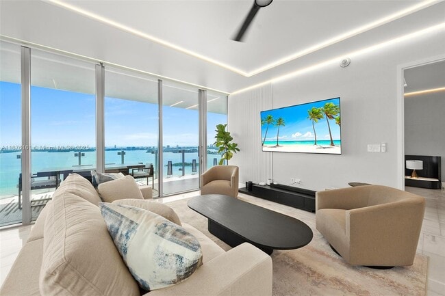 Foto del edificio - 700 NE 26th Terrace